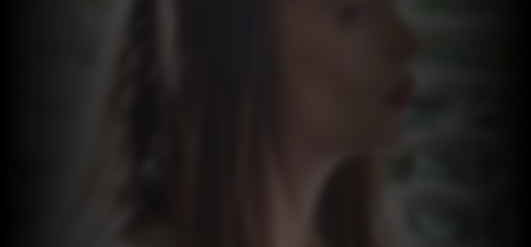 charlbi-dean-kriek-246bc21f_featured_image_biopic