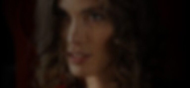 elsa-mollien-4e2ad06e_featured_image_biopic