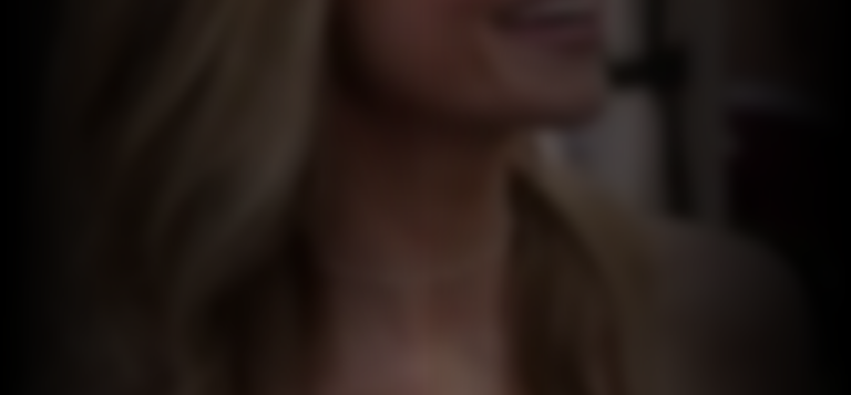 valerie-azlynn-c01316bd_featured_image_biopic