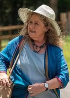 Noni Hazlehurst